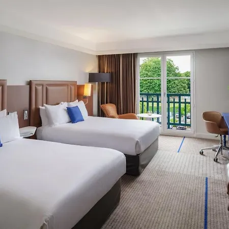 Otel Renaissance Paris Hippodrome De St. Cloud 4*