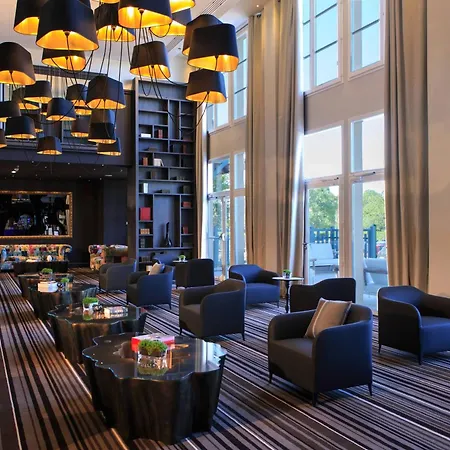 Hotel Renaissance Paris Hippodrome De St. Cloud 4*