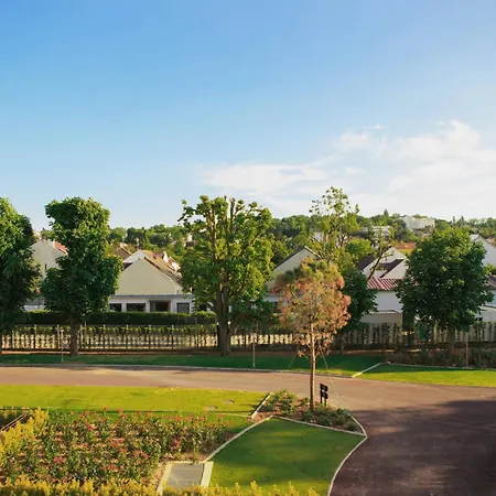Renaissance Paris Hippodrome De St. Cloud