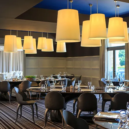 Otel Renaissance Paris Hippodrome De St. Cloud 4*
