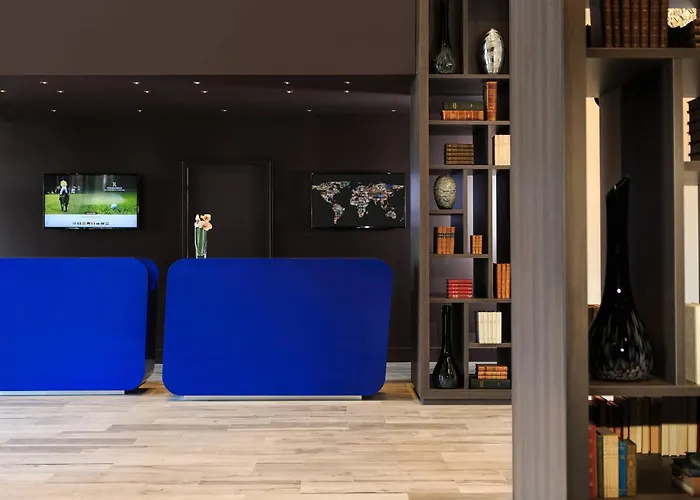 Hotel Renaissance Paris Hippodrome De St. Cloud 4*