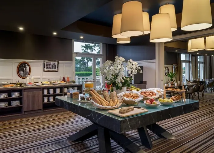 Renaissance Paris Hippodrome De St. Cloud