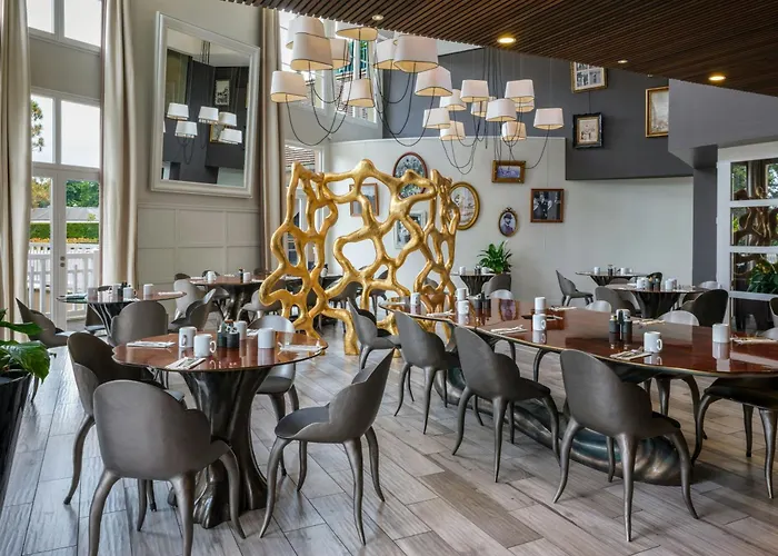 Renaissance Paris Hippodrome De St. Cloud Hotel 4*