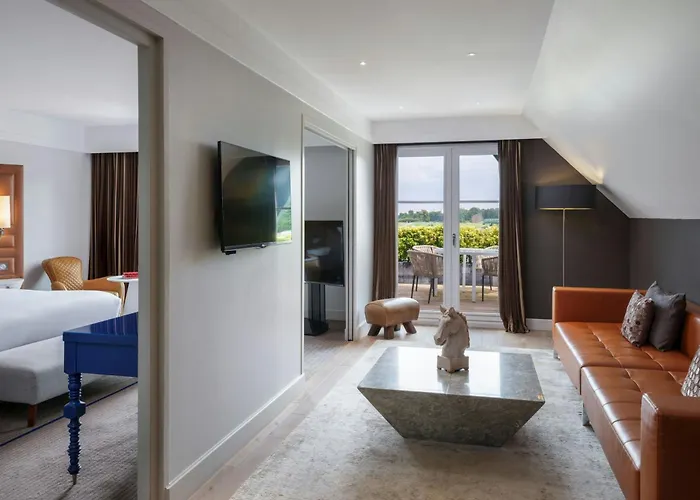 Hotel Renaissance Paris Hippodrome De St. Cloud 4*