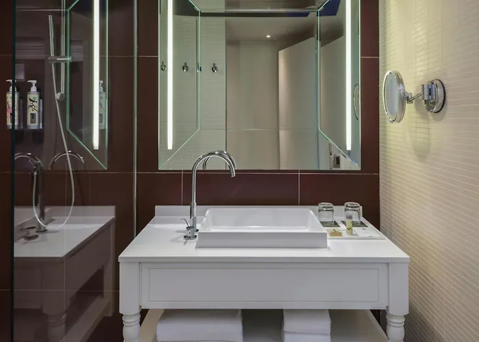 Renaissance Paris Hippodrome De St. Cloud