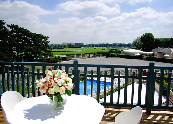 Renaissance Paris Hippodrome De St. Cloud