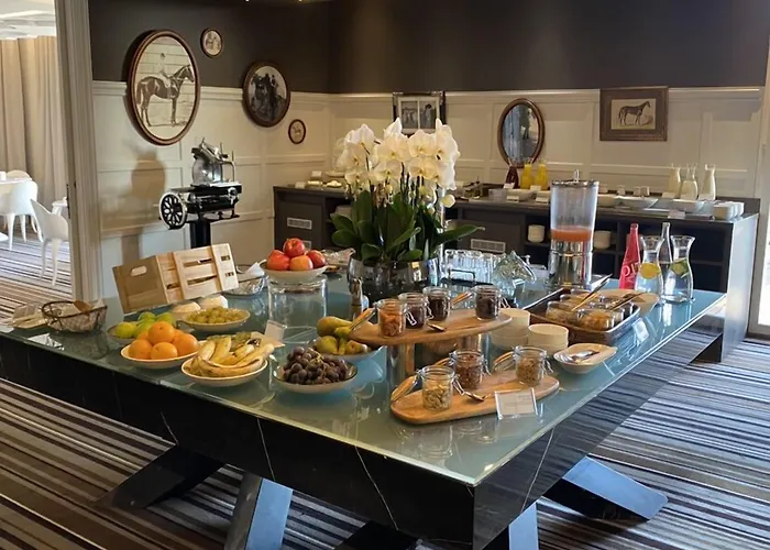 Hotel Renaissance Paris Hippodrome De St. Cloud 4*