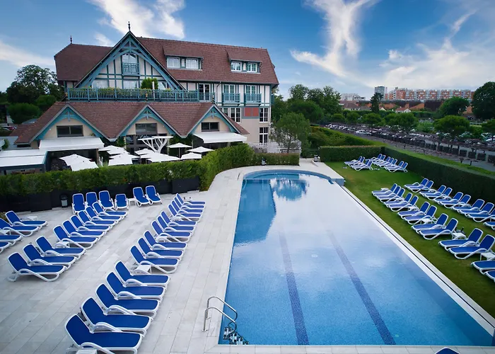 르네상스 파리 히포드롬 드 생 클라우드 호텔 4*