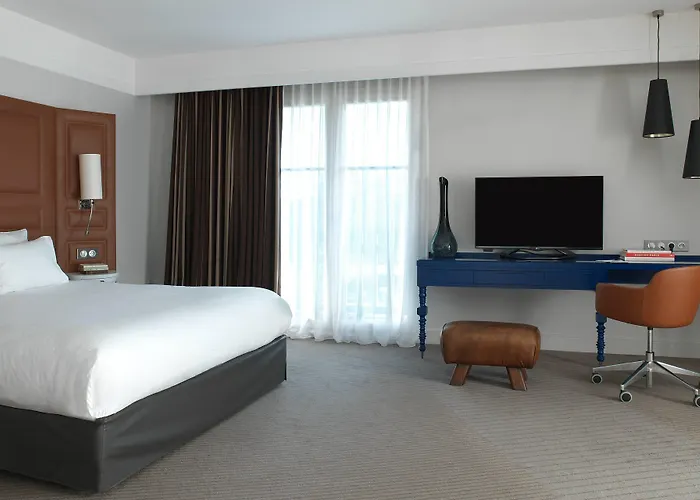 Renaissance Paris Hippodrome De St. Cloud 4*